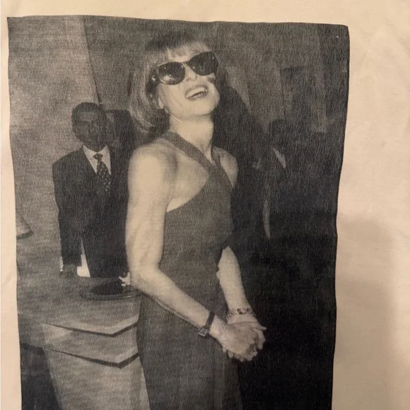 Anna Wintour White Tank Top - Picture 2 of 6